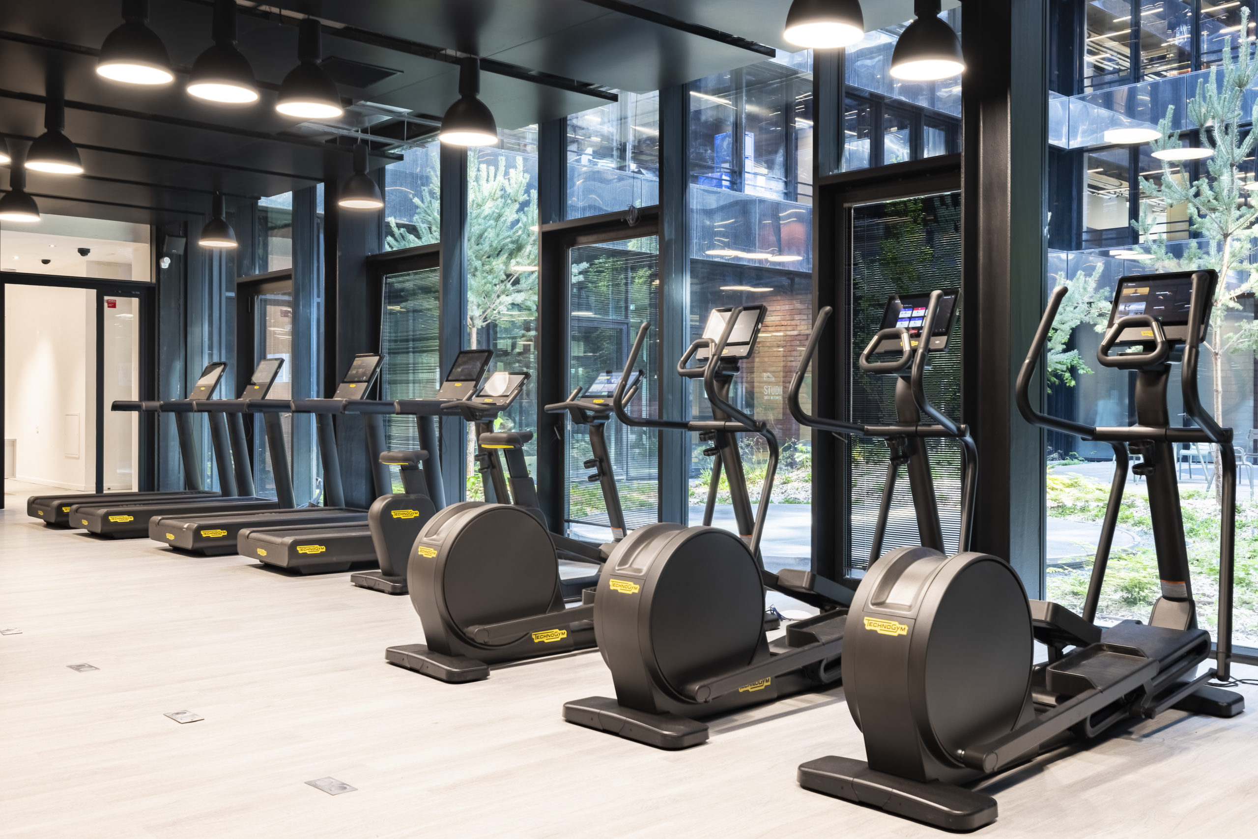 The Corporate Gym - 50 Cr de l'Île Seguin, 92100 Boulogne-Billancourt, France-007